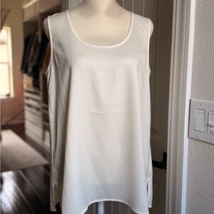 MarlaWynne White Scoop Neck Sleeveless Tank